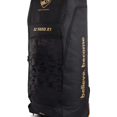 SG Kit Bag  22 YARD X1 DUFFLE WHEELIE