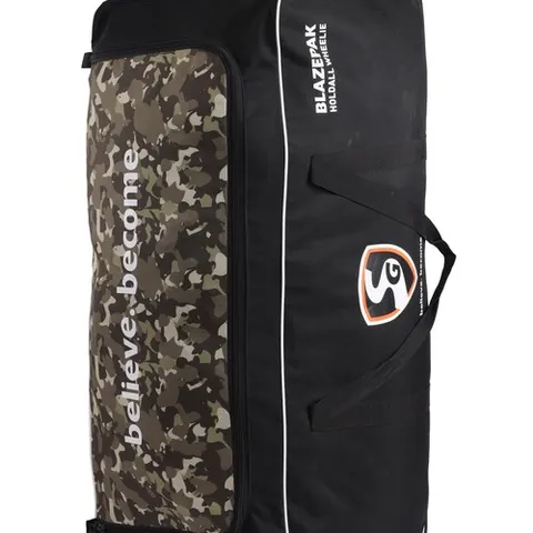 SG Kit bag BlazePak Holdall Wheelie